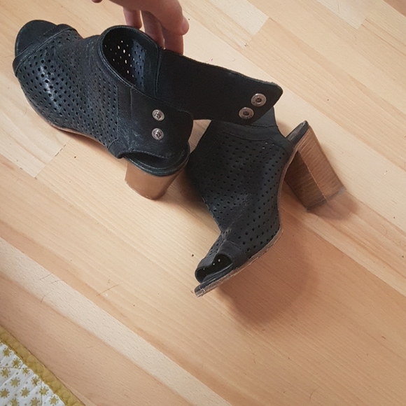 Open toed chunky heels - Picture 3 of 3